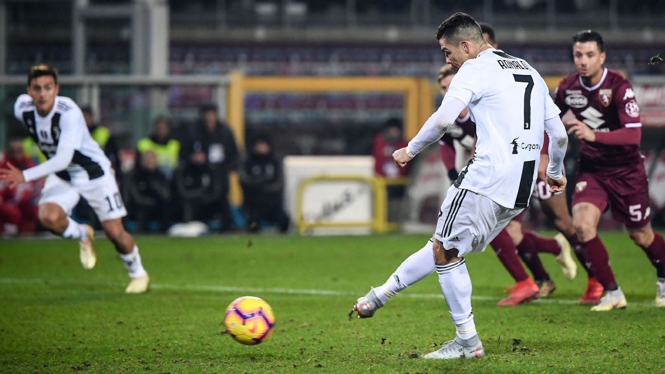 Juventus của Ronaldo từng bị đối thủ láng giềng Torino cầm hòa 1-1